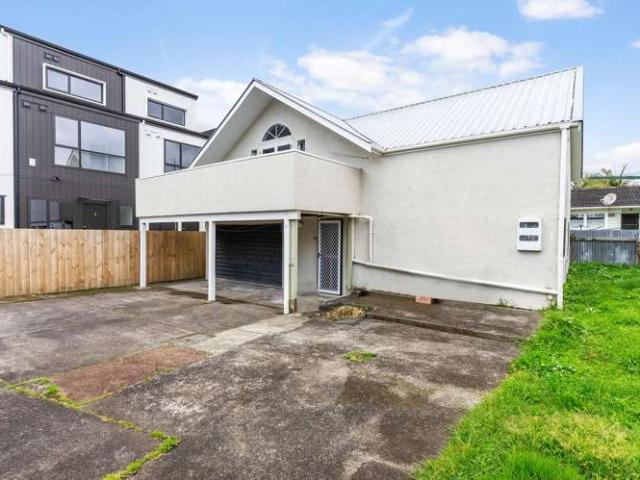 House for sale in Te Atatū Peninsula, Henderson-Massey