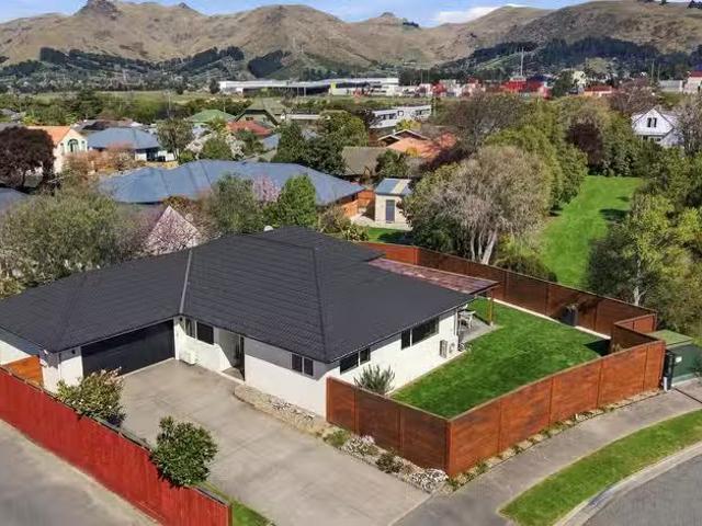 House for sale in Chaslands, Canterbury