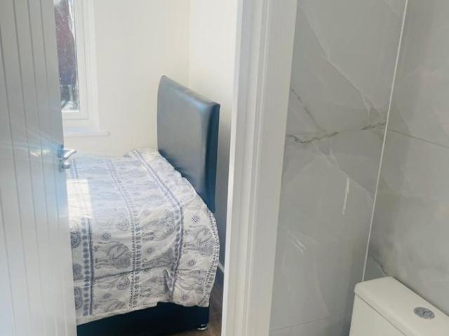 Room for rent in Hayes, Greater London