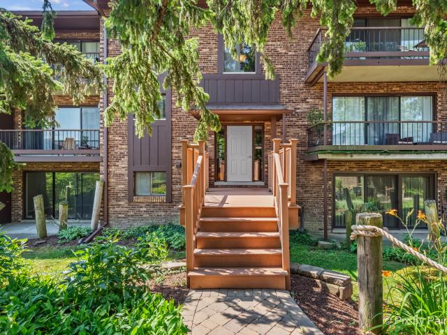 Condo for sale in Westmont, Illinois
