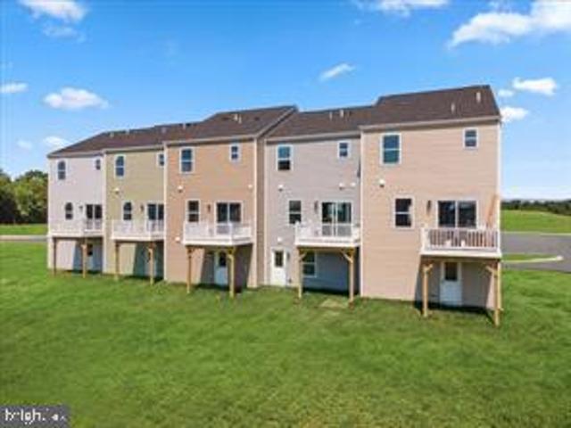Townhouse for sale in Bunker Hill, West Virginia