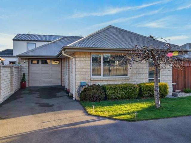 House for sale in Chaslands, Canterbury