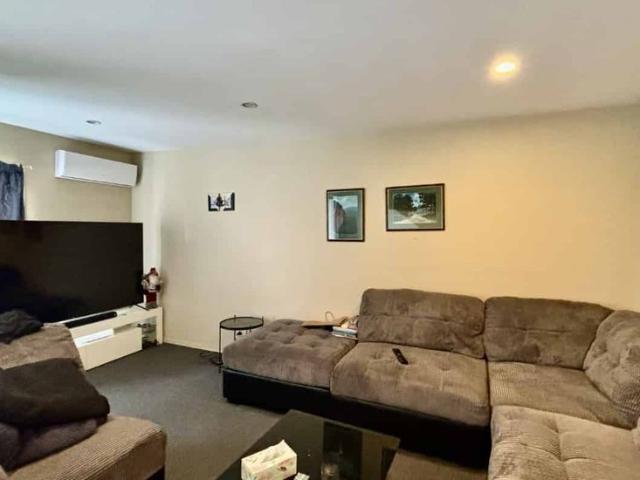 Townhouse for rent in Heathcote, Canterbury