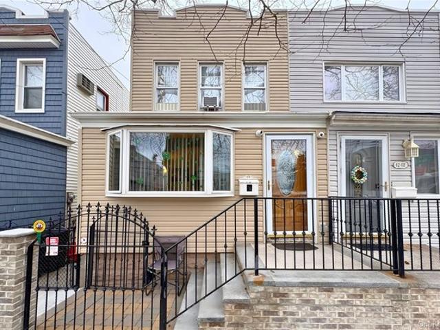 House for sale in Queens, Arverne
