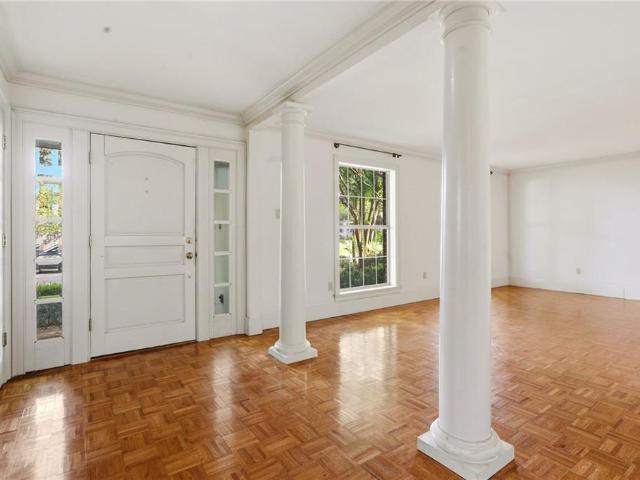 House for sale in Lakeshore East, New Orleans