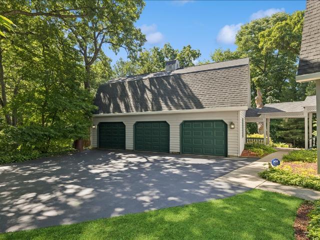 House for sale in Mchenry, Illinois