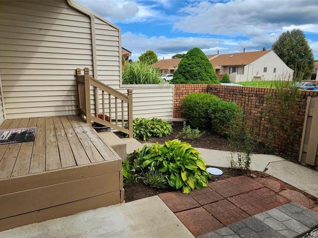 Condo for sale in Fieldstone, South Lyon