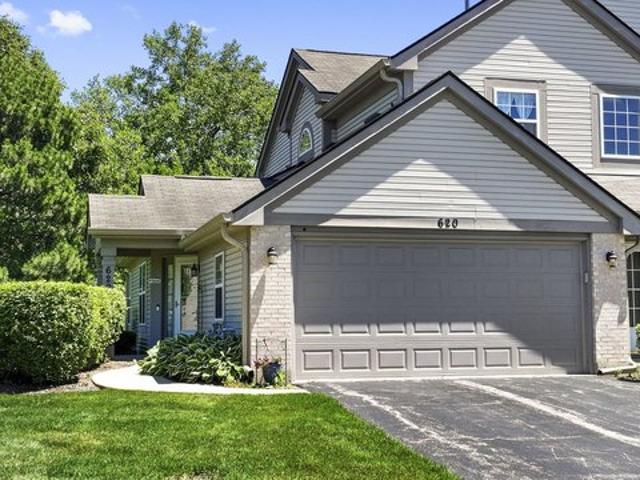 Townhouse for sale in Elgin, Illinois