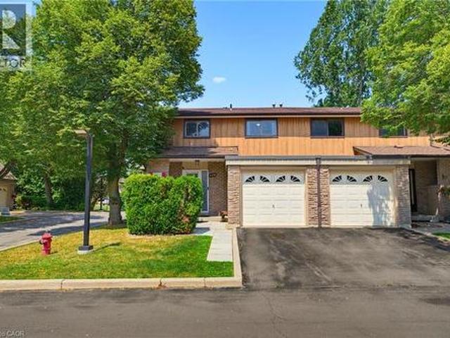 Townhouse for sale in Burlington, Ontario
