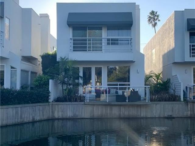 Townhouse for sale in Canoga Park, California