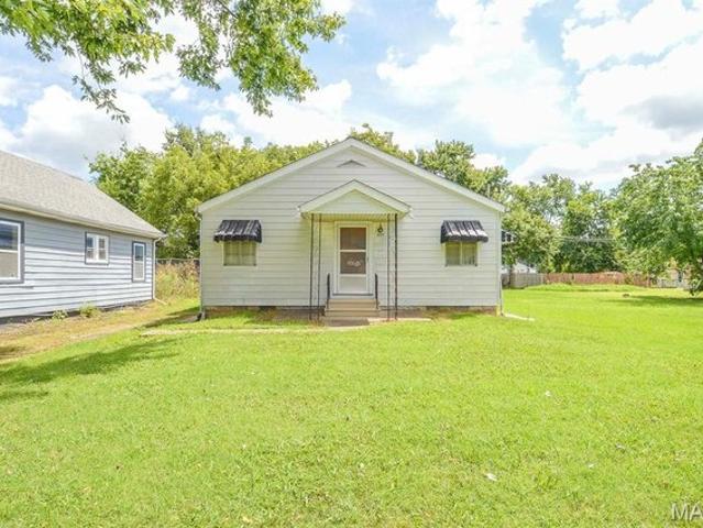 House for sale in Dupo, Illinois