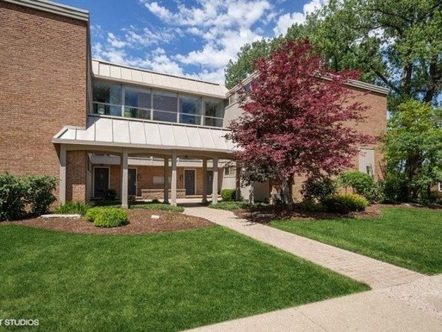 Condo for sale in Barrington, Illinois