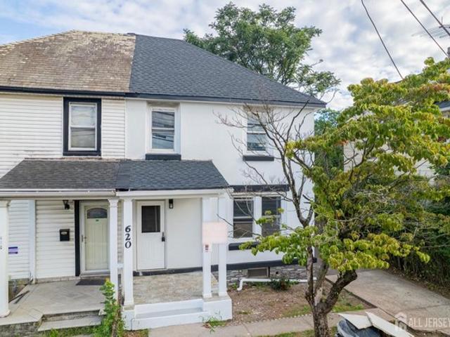 Townhouse for sale in New Brunswick, New Jersey