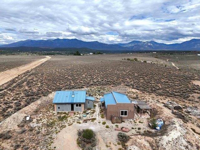 House for sale in Arroyo Hondo, New Mexico
