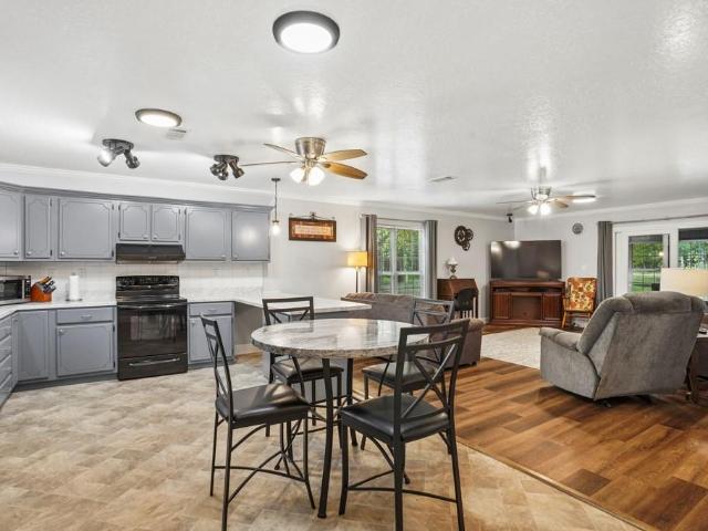 House for sale in Pine, Angie