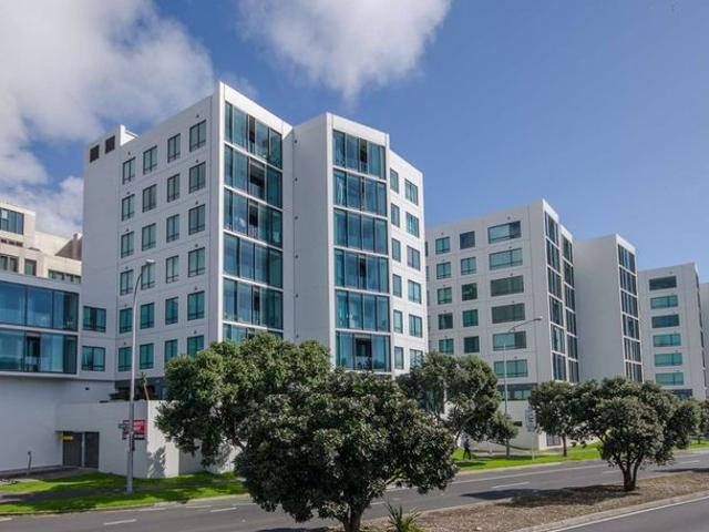 Apartment for rent in Te Tōangaroa, Auckland