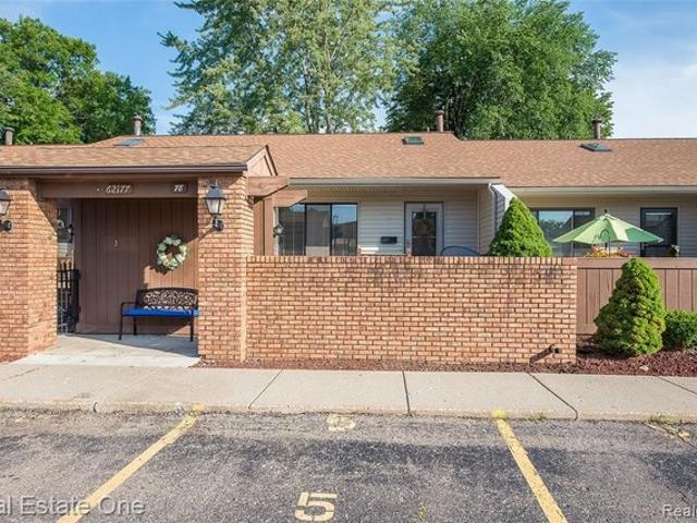 Condo for sale in South Lyon, Michigan