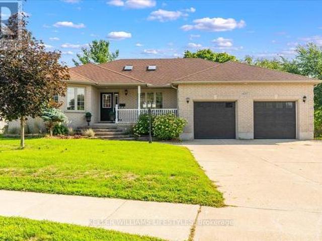 House for sale in Forest, Lambton Shores
