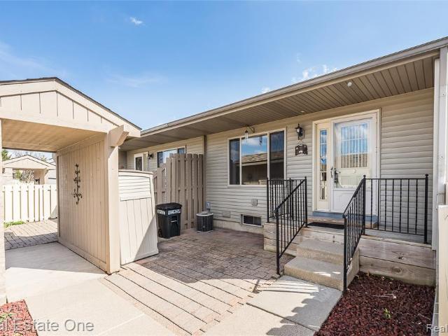 Condo for sale in South Lyon, Michigan