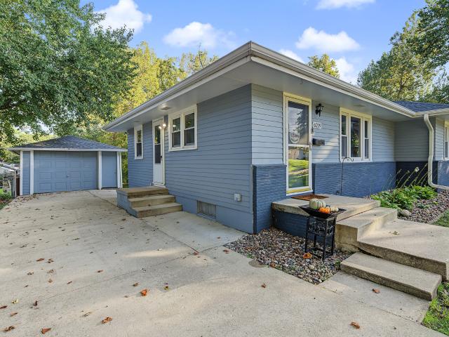 House for sale in Urbandale, Polk County