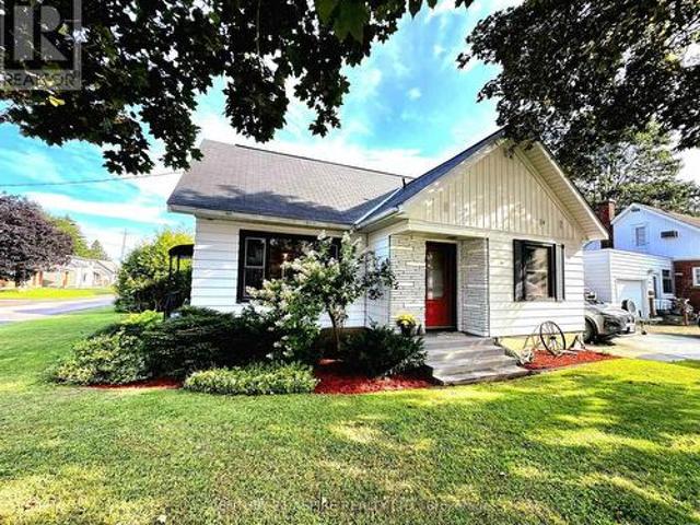 House for sale in Renfrew, Ontario