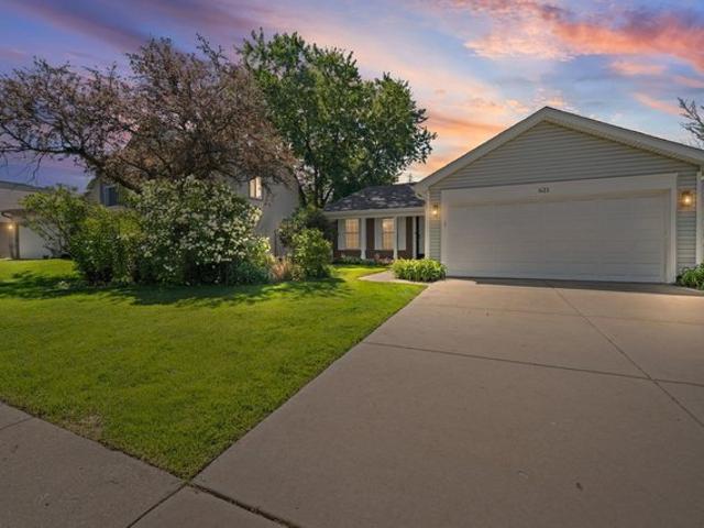 House for sale in Elk Grove Village, Illinois