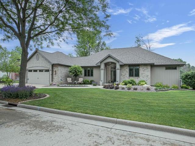 House for sale in Combined Locks, Wisconsin