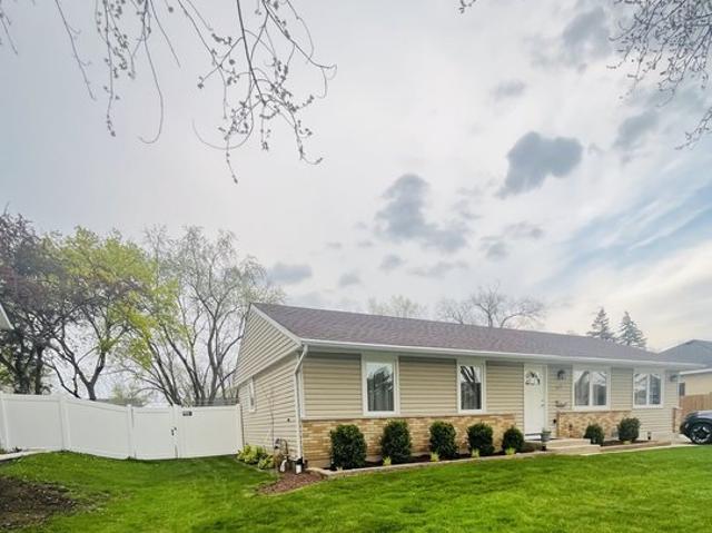 House for sale in Streamwood, Illinois