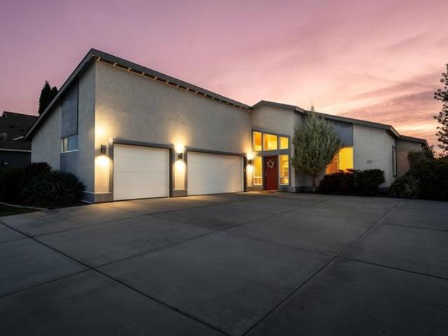 House for sale in Collins Ridge, West Richland