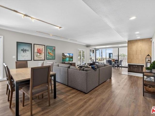 Condo for sale in Canoga Park, California