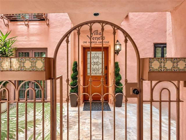 Condo for sale in Los Angeles, Los Angeles County