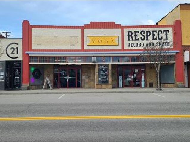 Commercial for sale in Oliver