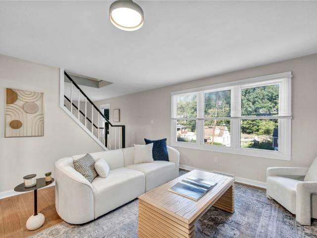 House for sale in Library, South Park Township