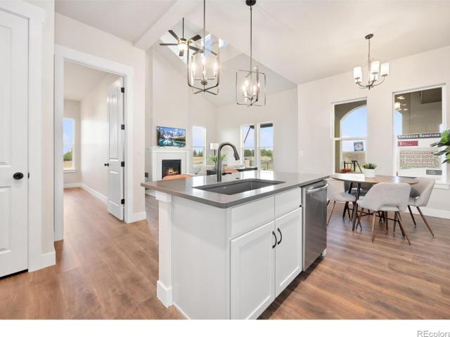 Townhouse for sale in Vernazza Townhomes, Windsor