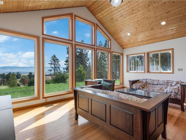 House for sale in La Grande, Union County