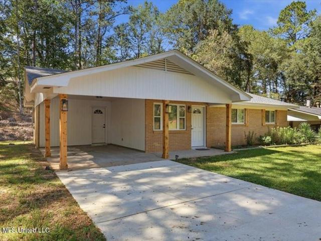 House for sale in Magee, Simpson County