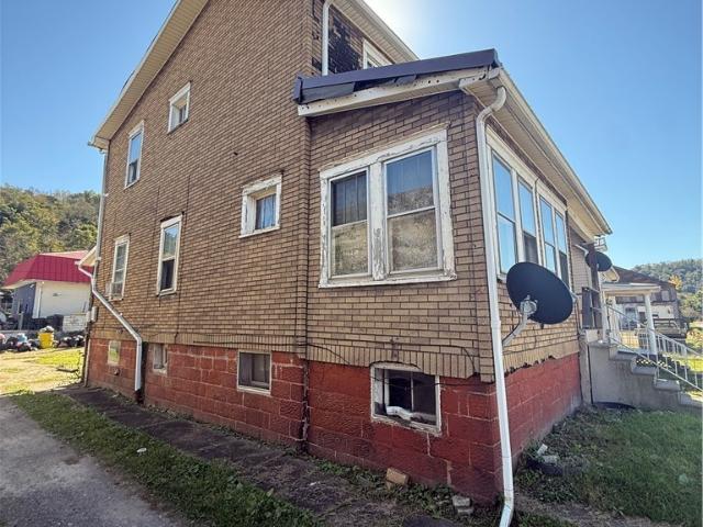 House for sale in Dutch Town, Wellsburg