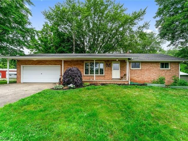 House for sale in Homeworth, Ohio