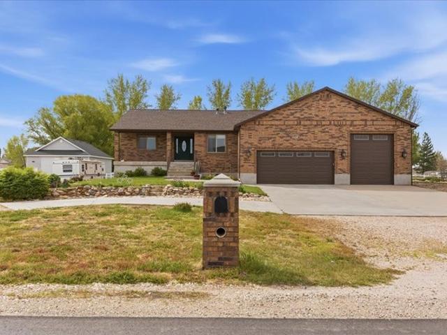 House for sale in Hooper, Utah