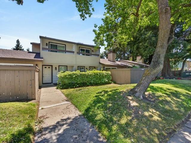 Townhouse for sale in Sacramento, California