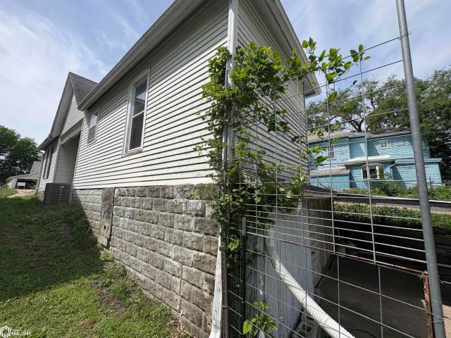 House for sale in Chariton, Iowa