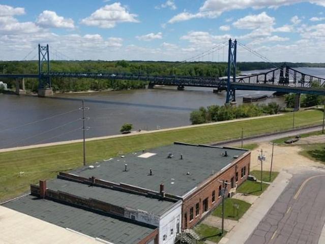 Commercial for sale in Clinton, Iowa