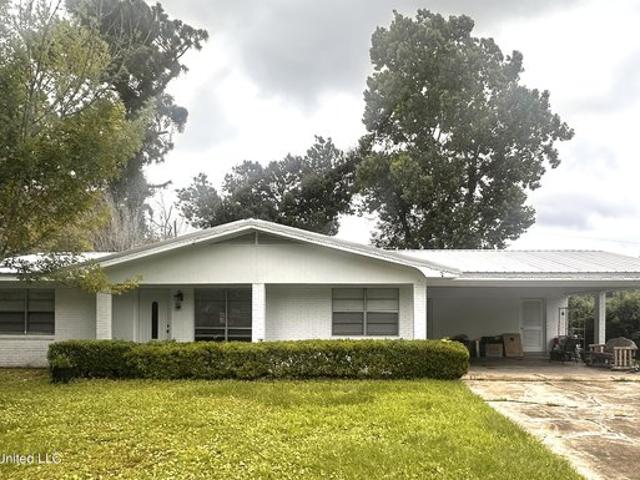 House for sale in Ocean Springs, Mississippi