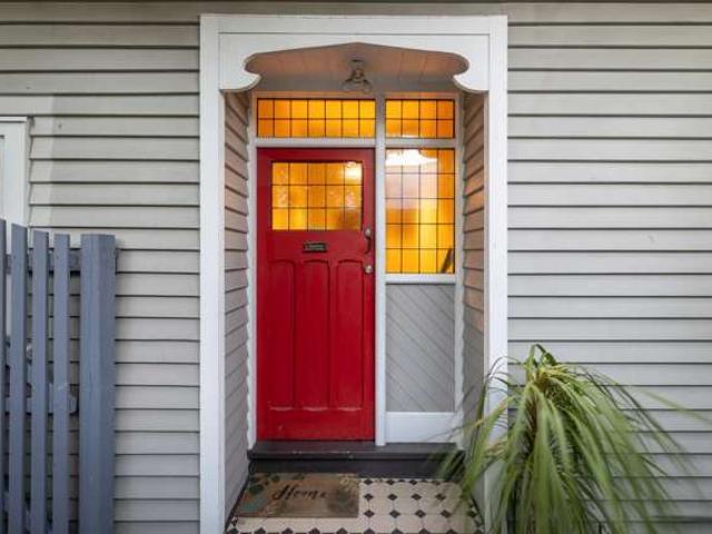 House for sale in Chaslands, Canterbury