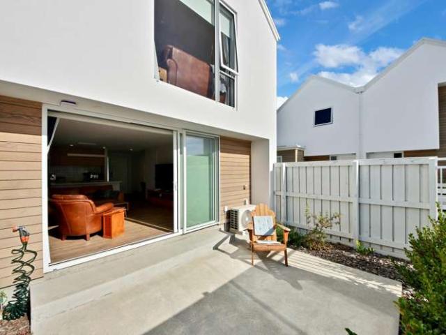 House for sale in Chaslands, Canterbury