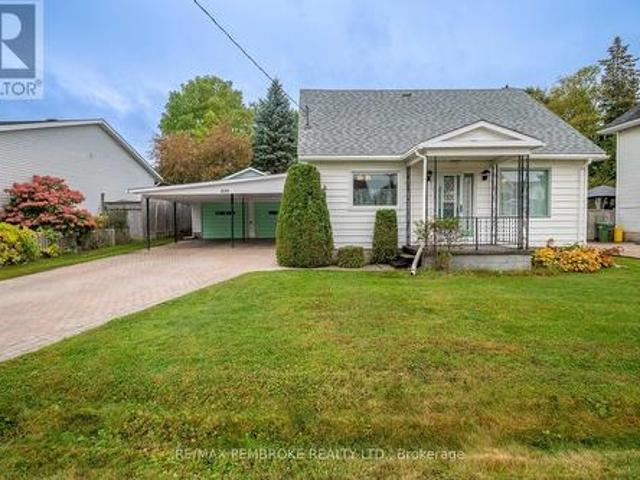 House for sale in Brumsfield, Laurentian Valley
