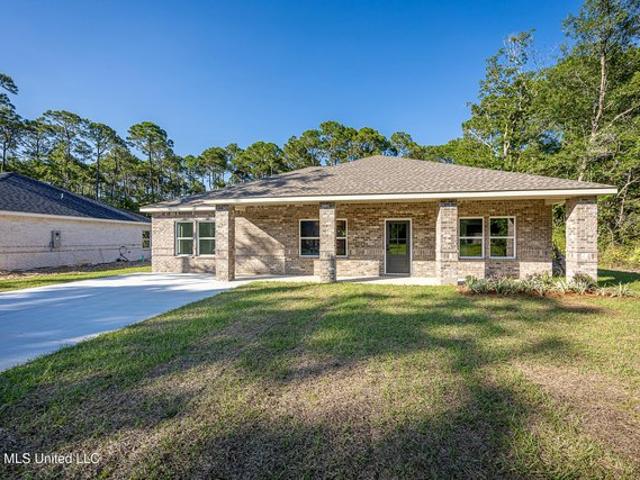 House for sale in Ocean Springs, Mississippi
