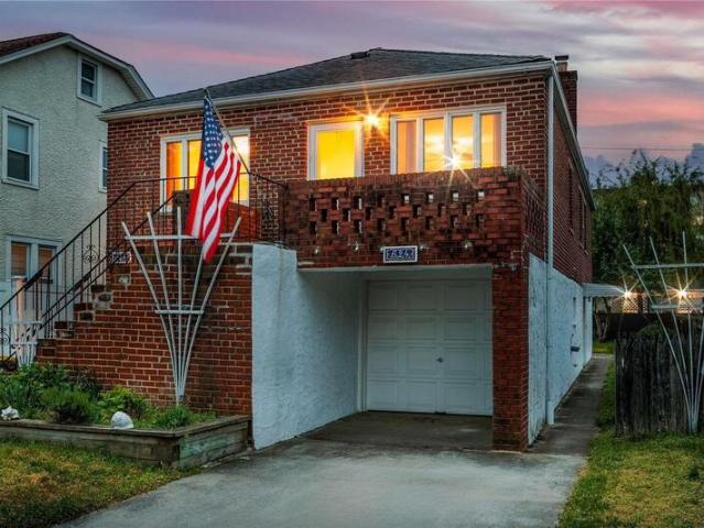 Duplex for sale in Long Beach