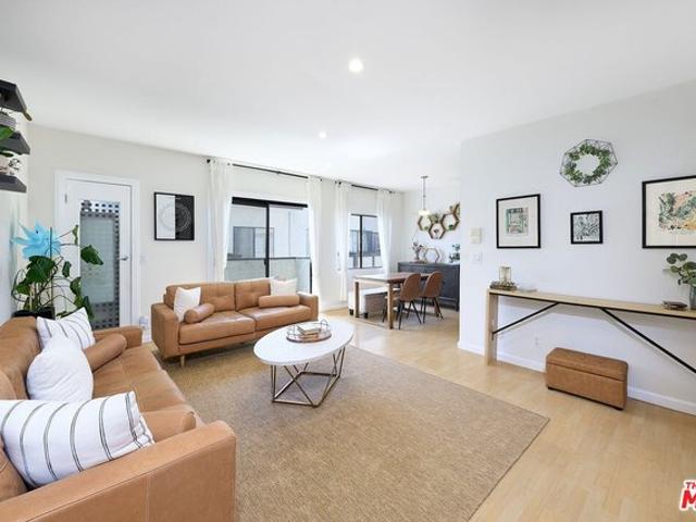 Condo for sale in Van Nuys Neighborhood Council District, Canoga Park