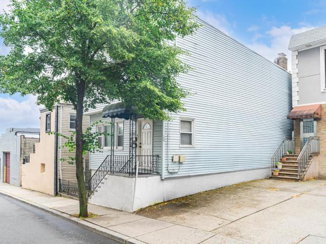 House for sale in Hudson, New Jersey